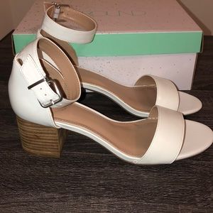 Abound Livia white block heel Sandals size 9